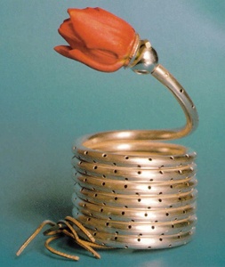 Spice Box for Havdalah (1998) Silver, gold, spice and flower by Malka Kohavi, Yeshiva University Museum 