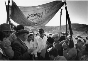 Wedding with a Chuppah Held Up by Rifles and Pitchforks (1952), photograph by David Seymour © Chim (David Seymour)/ Magnum Photos 