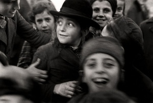 Jewish Schoolchildren, Munkacs (1935-38) photograph by Roman Vishniac © Mara Vishniac Kohn. Courtesy International Center of Photography 