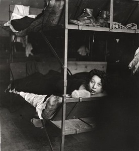 Nettie Stub (1938) photograph by Roman Vishniac © Mara Vishniac Kohn. Courtesy International Center of Photography 